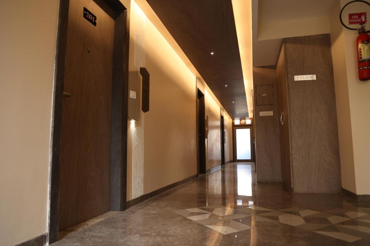 Hotel Pinaka Inn Lakhnaú Exteriér fotografie