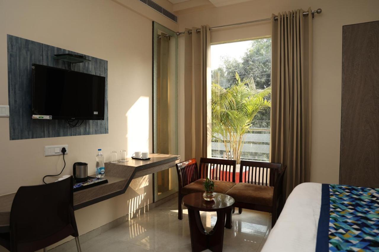 Hotel Pinaka Inn Lakhnaú Exteriér fotografie